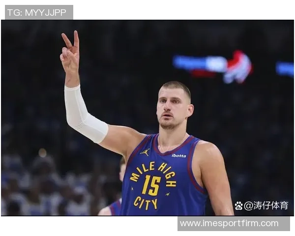 约基奇半场完美表现5投全中轻松拿下18分5篮板4助攻
